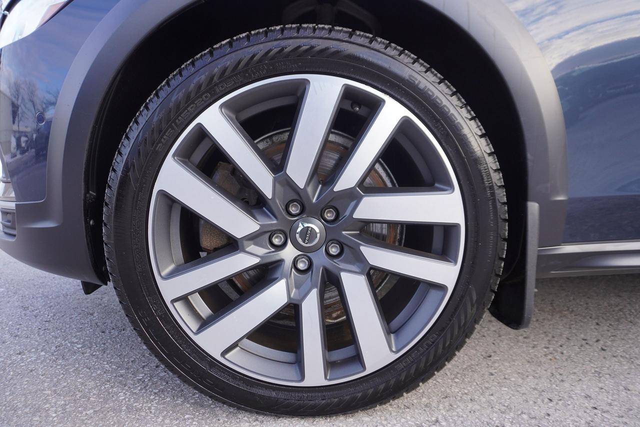 2022 Volvo V90 CROSS COUNTRY / INSCRIPTION / BOWERS & WILKINS /B6 Photo