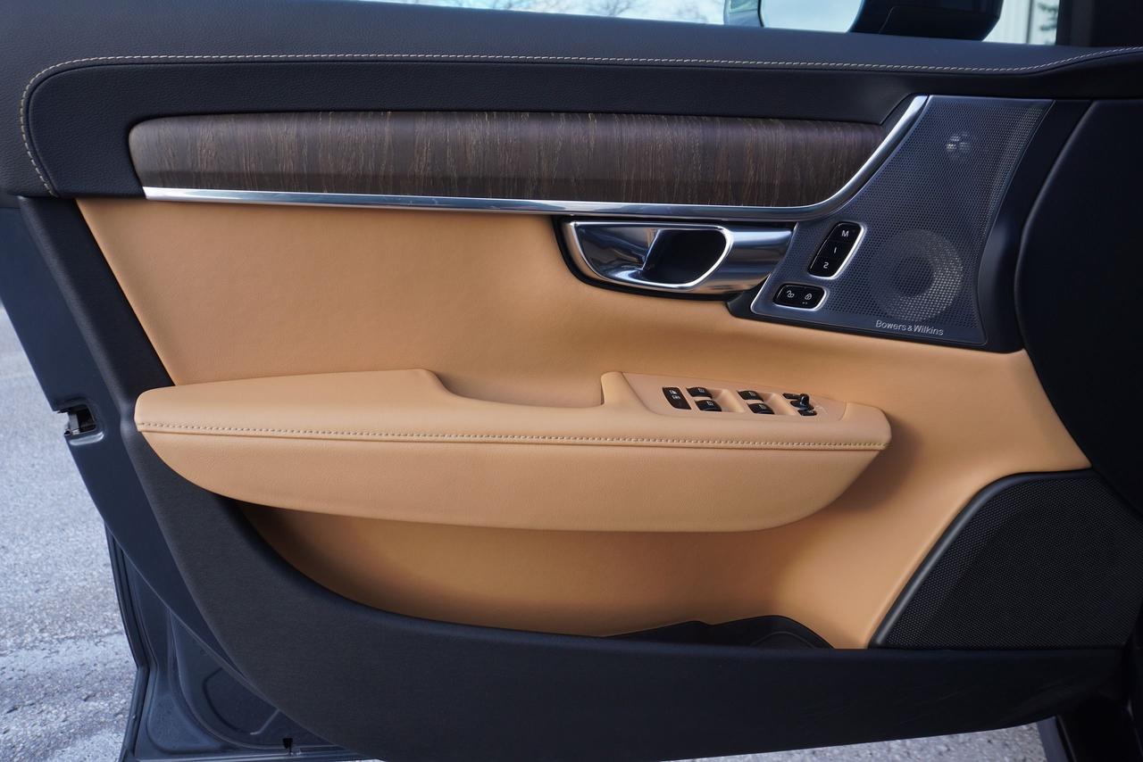 2022 Volvo V90 CROSS COUNTRY / INSCRIPTION / BOWERS & WILKINS /B6 Photo