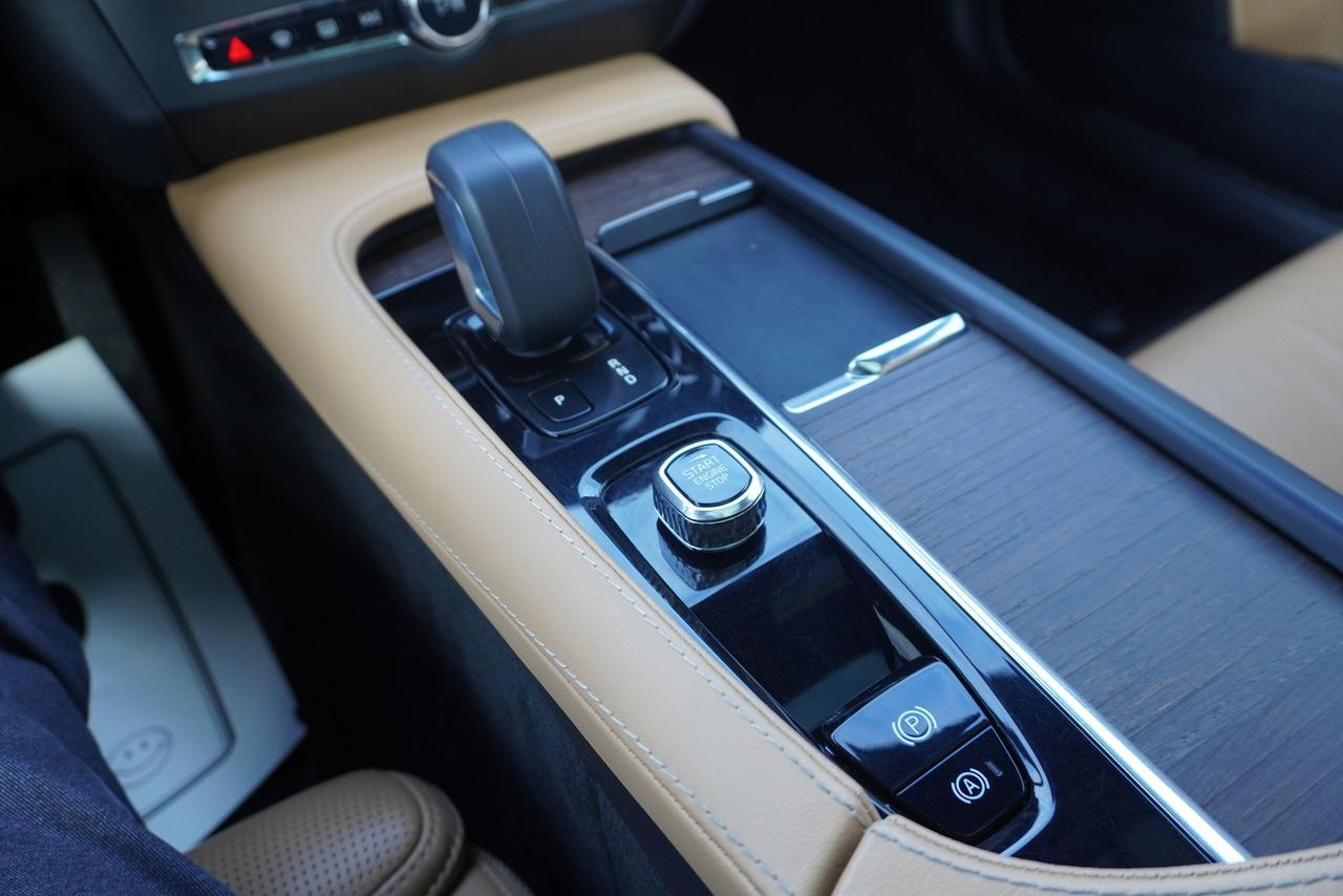 2022 Volvo V90 CROSS COUNTRY / INSCRIPTION / BOWERS & WILKINS /B6 Photo