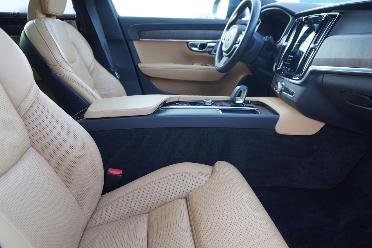 2022 Volvo V90 CROSS COUNTRY / INSCRIPTION / BOWERS & WILKINS /B6 Photo