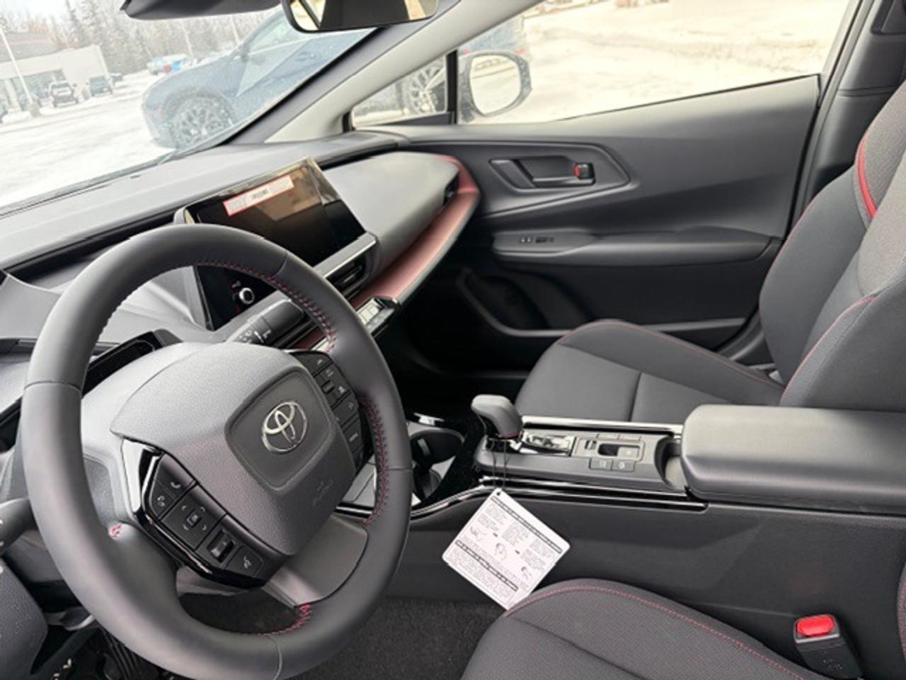 2026 Toyota Prius Plug-In Hybrid SE Photo4