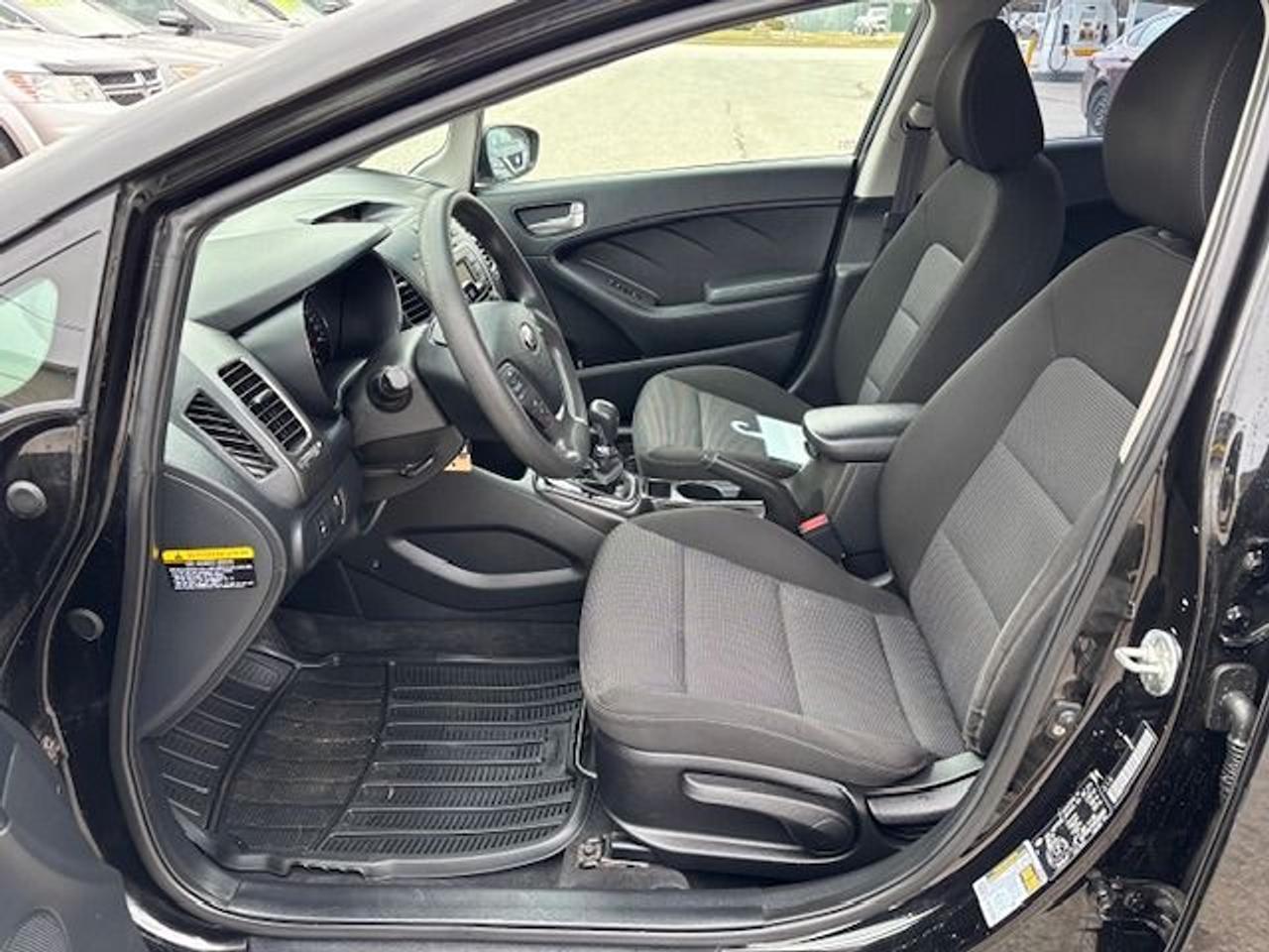 2017 Kia Forte LX Photo