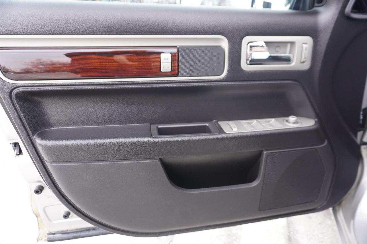 2008 Lincoln MKZ AWD / LEATHER / V6 / LOW KM'S / FRESH TRADE-IN Photo