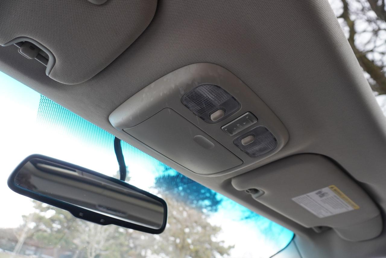 2008 Lincoln MKZ AWD / LEATHER / V6 / LOW KM'S / FRESH TRADE-IN Photo