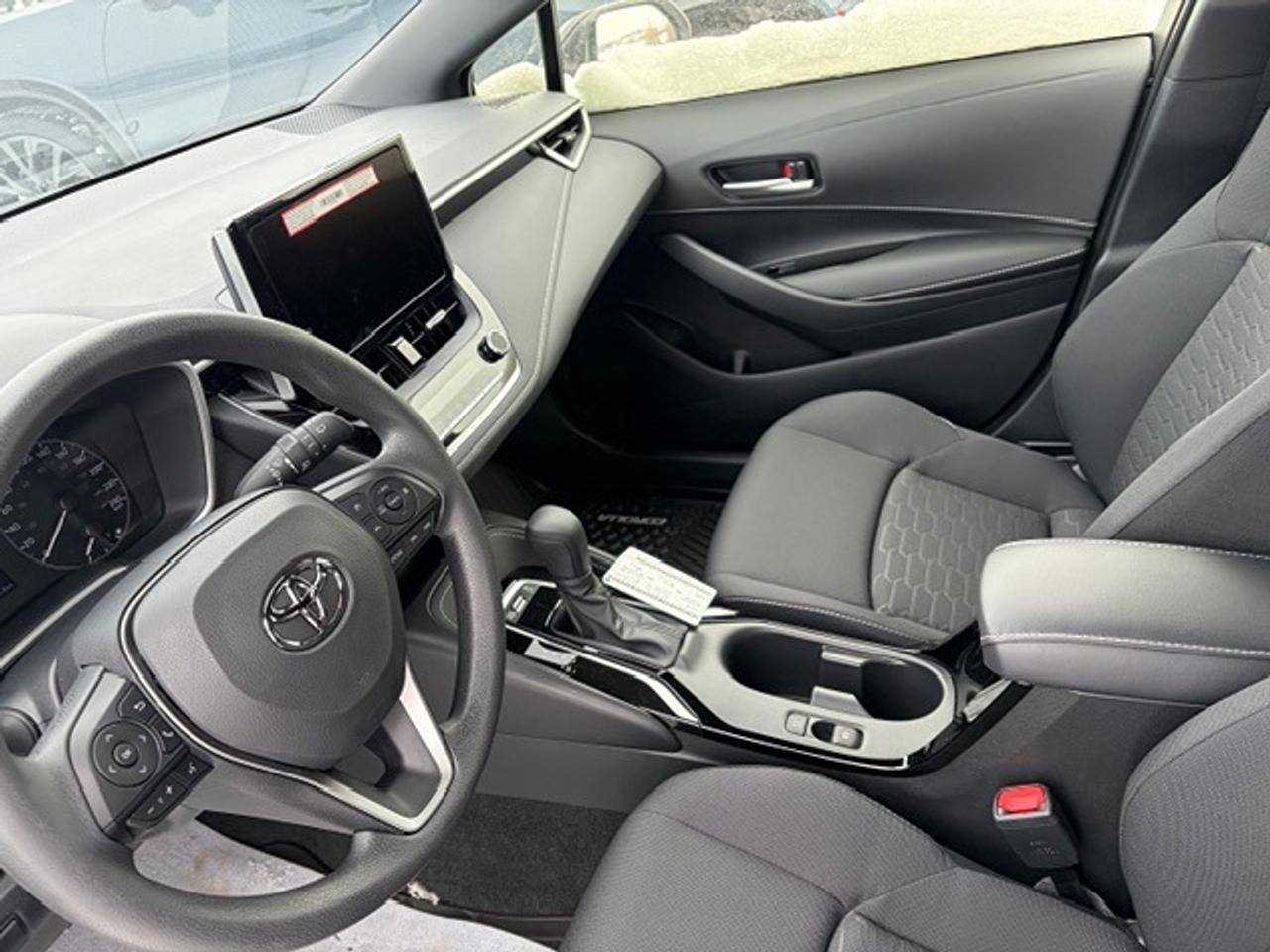 2026 Toyota Corolla SE Hatchback Photo4