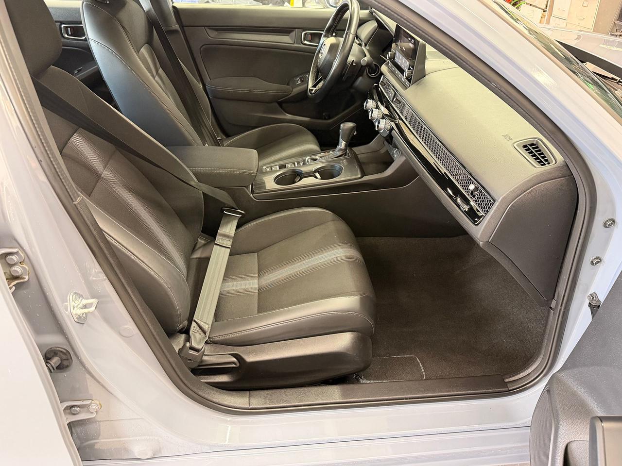 2022 Honda Civic Sport+Roof+BSM+Adaptive Cruise+CLEAN CARFAX Photo