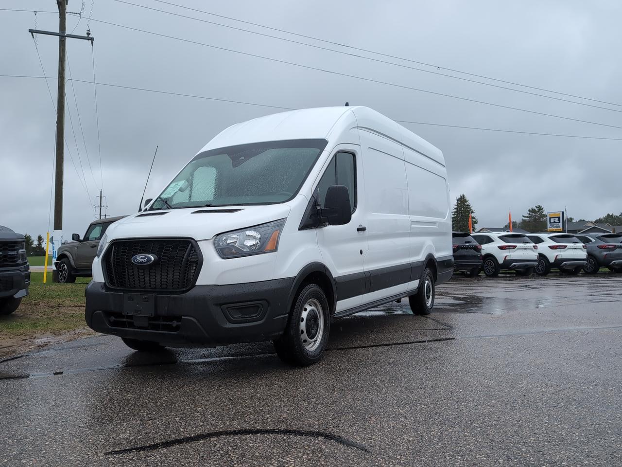 <p>This one owner trade includes:</p><p>- Reverse Camera<br>- Power Locks w/ Remote Entry<br>- Power Windows<br>- Air Conditioning<br>- 4.10 Ratio Limited Slip Rear Axle<br>- Wood Passenger Cabin Partition&nbsp;</p>