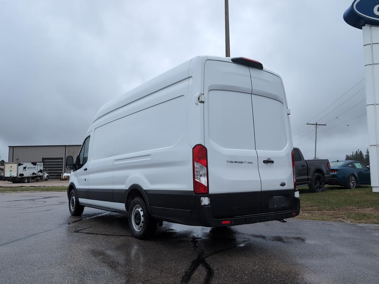 2023 Ford Transit High Roof RWD Photo3