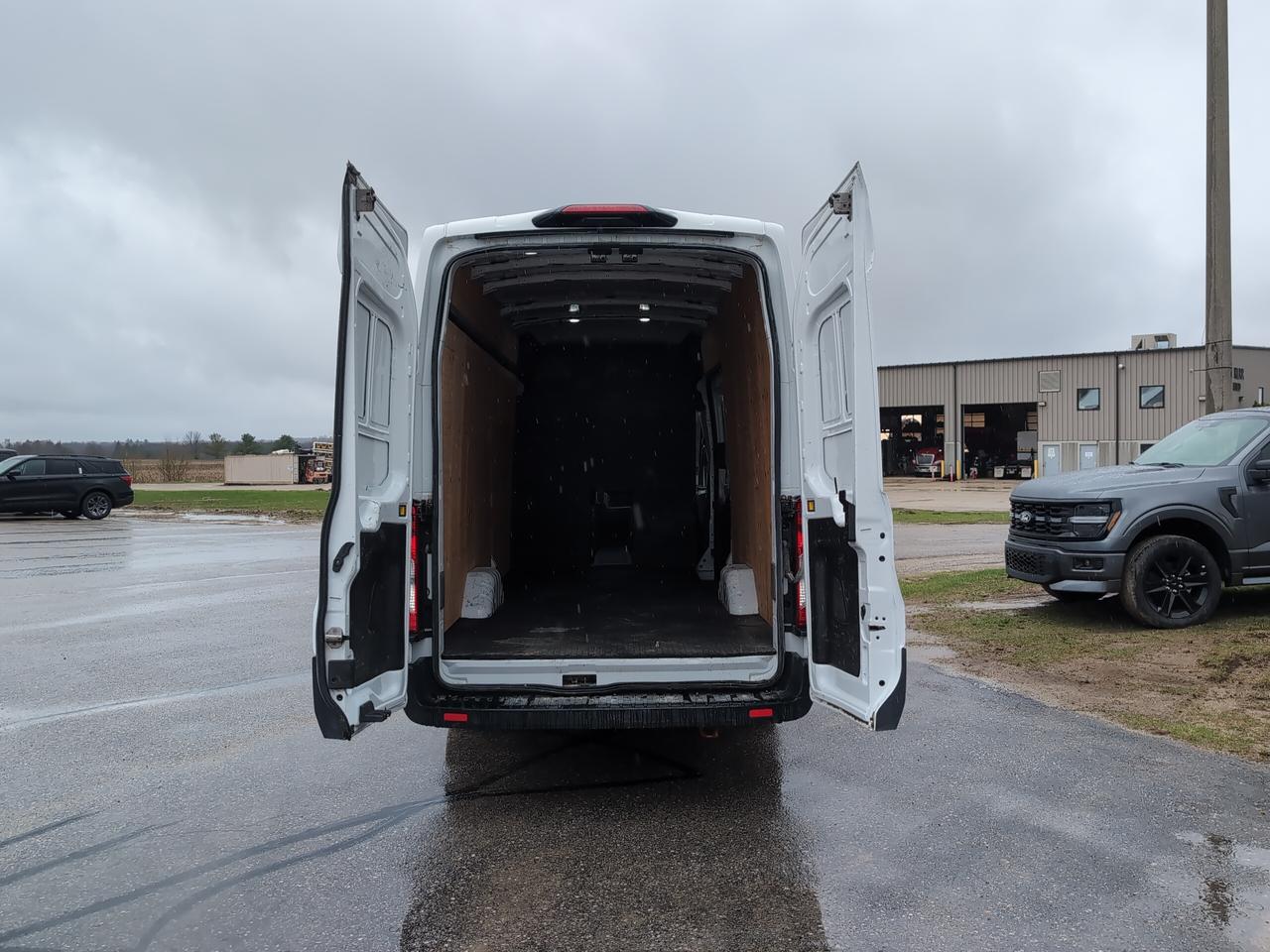 2023 Ford Transit High Roof RWD Photo4
