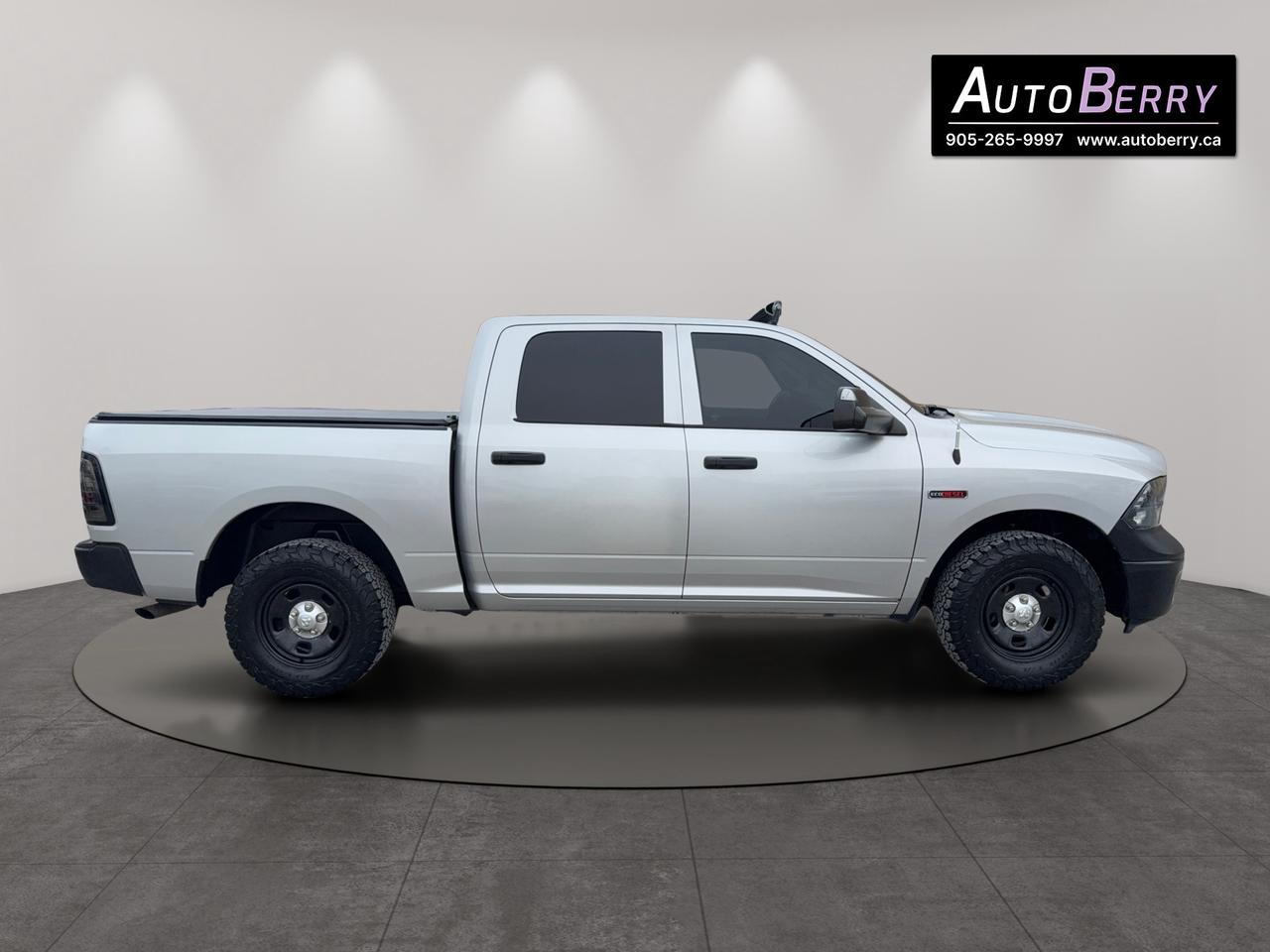 2015 RAM 1500 4WD CREW CAB 140.5" TRADESMAN Photo