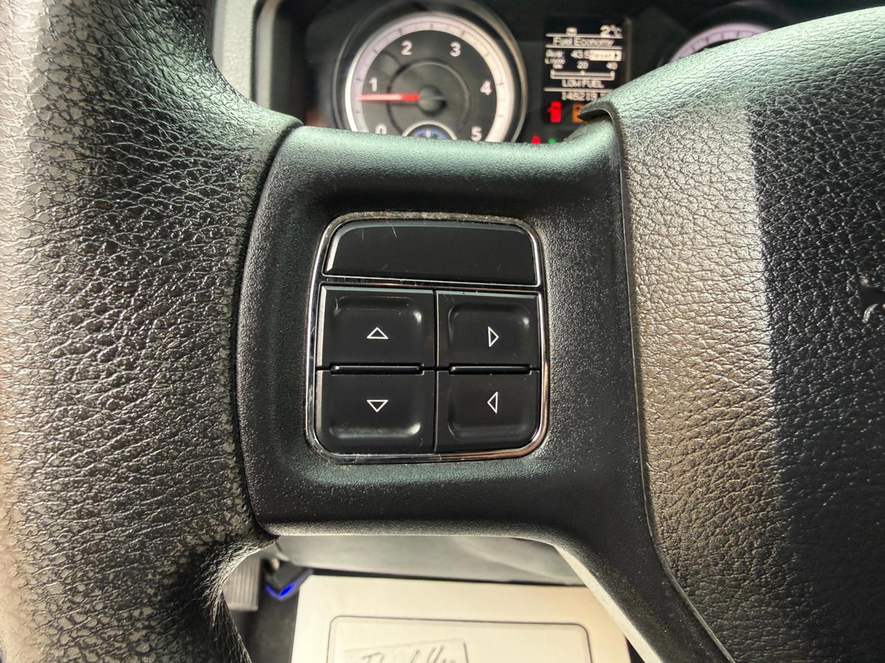 2015 RAM 1500 4WD CREW CAB 140.5" TRADESMAN Photo