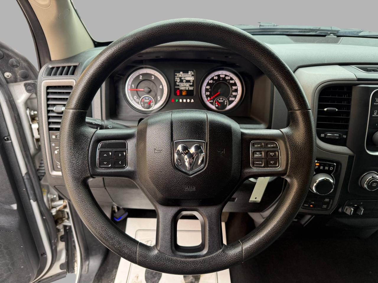 2015 RAM 1500 4WD CREW CAB 140.5" TRADESMAN Photo