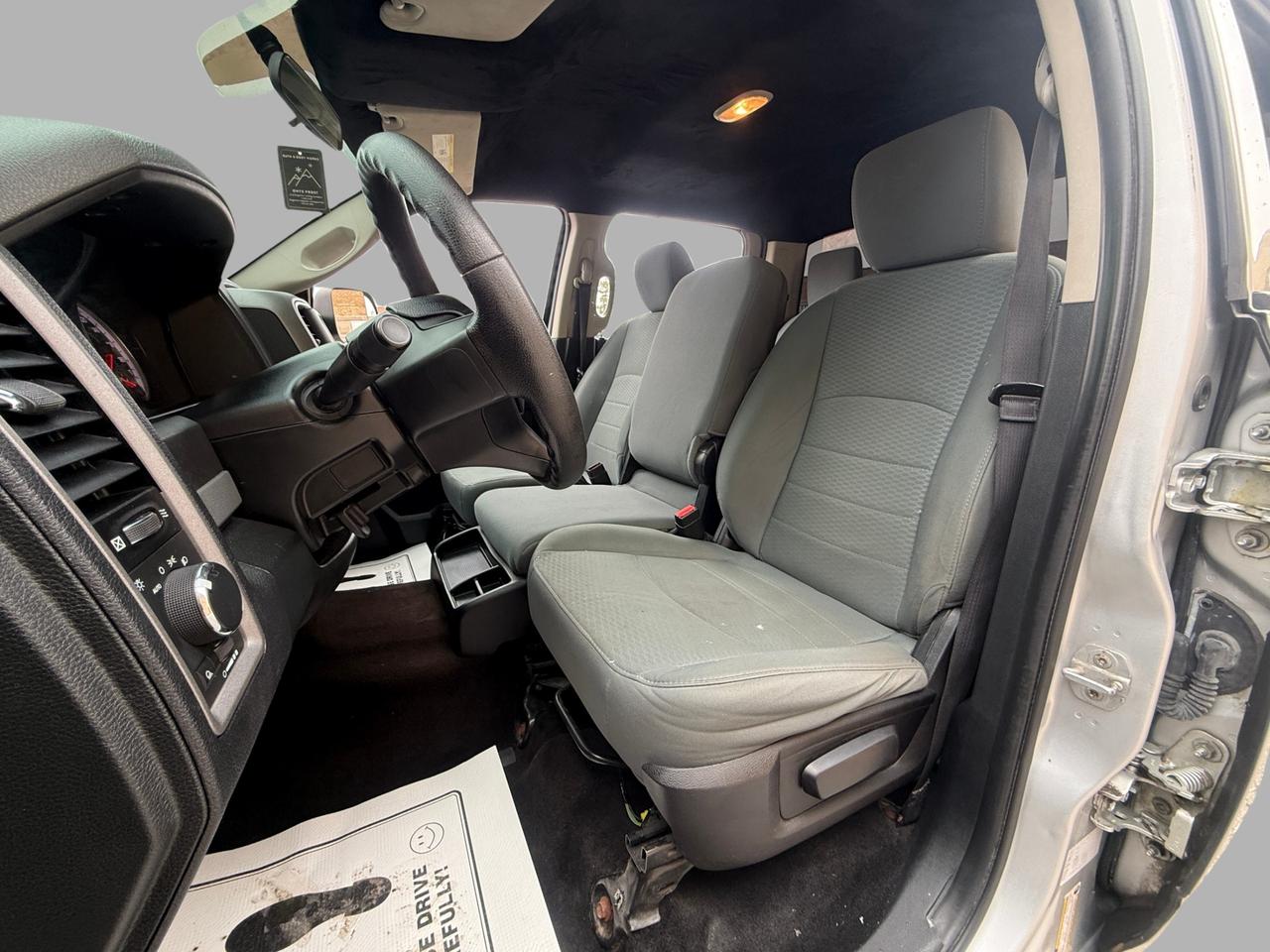 2015 RAM 1500 4WD CREW CAB 140.5" TRADESMAN Photo