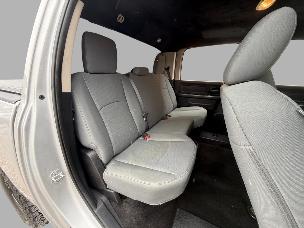 2015 RAM 1500 4WD CREW CAB 140.5" TRADESMAN Photo