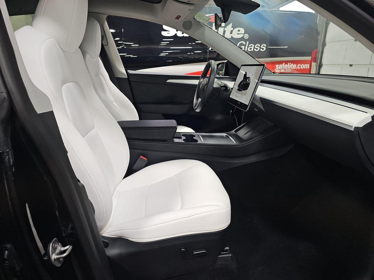 2022 Tesla Model Y PERFORMANCE AWD-WHITE INTERIOR-AUTOPILOT Photo