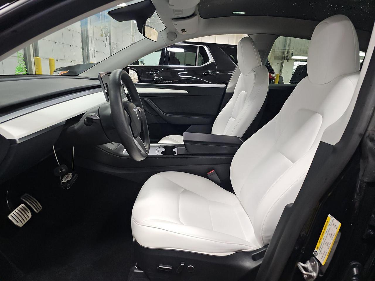 2022 Tesla Model Y PERFORMANCE AWD-WHITE INTERIOR-AUTOPILOT Photo