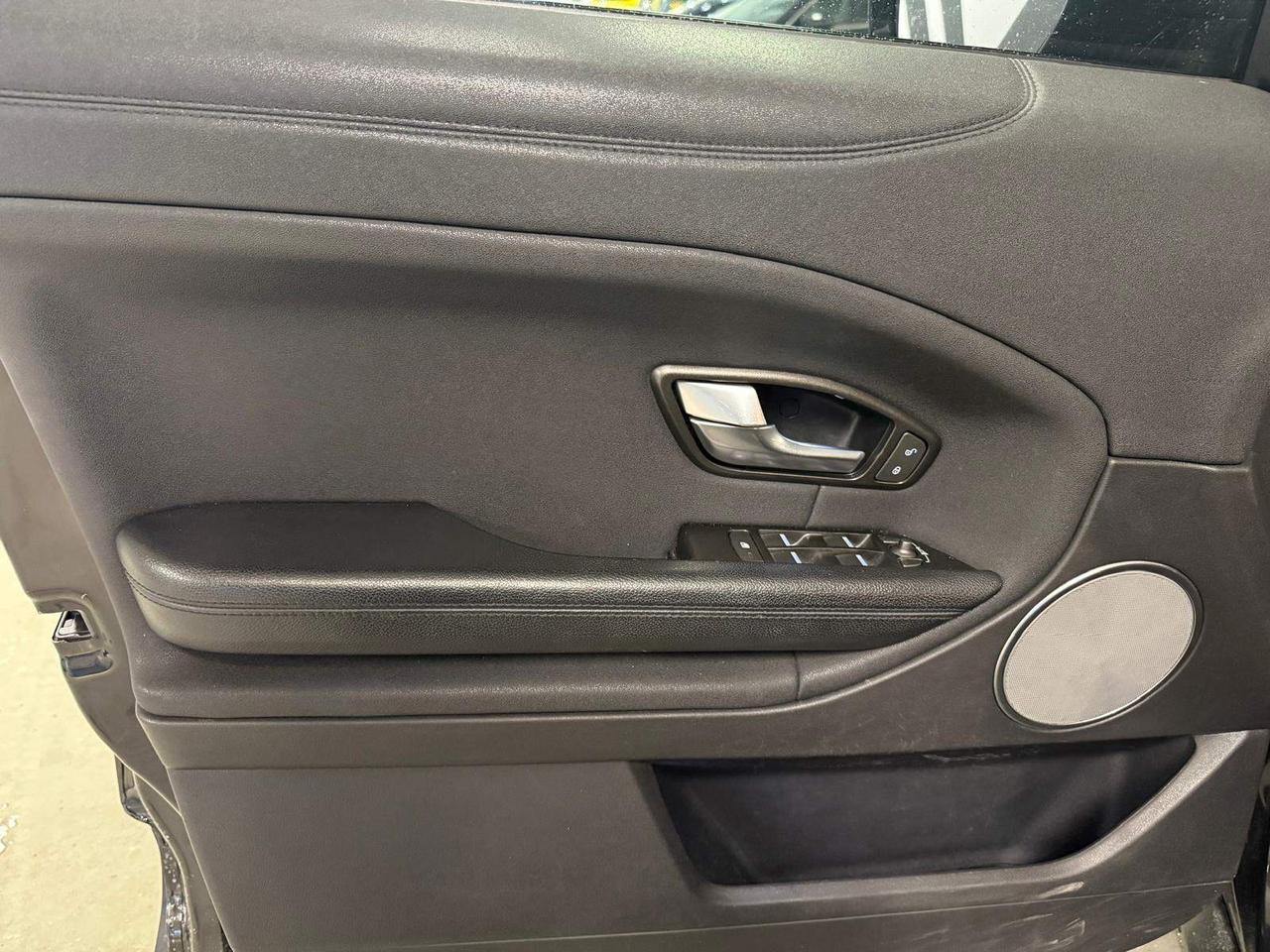 2017 Land Rover Evoque 5DR HB SE Photo