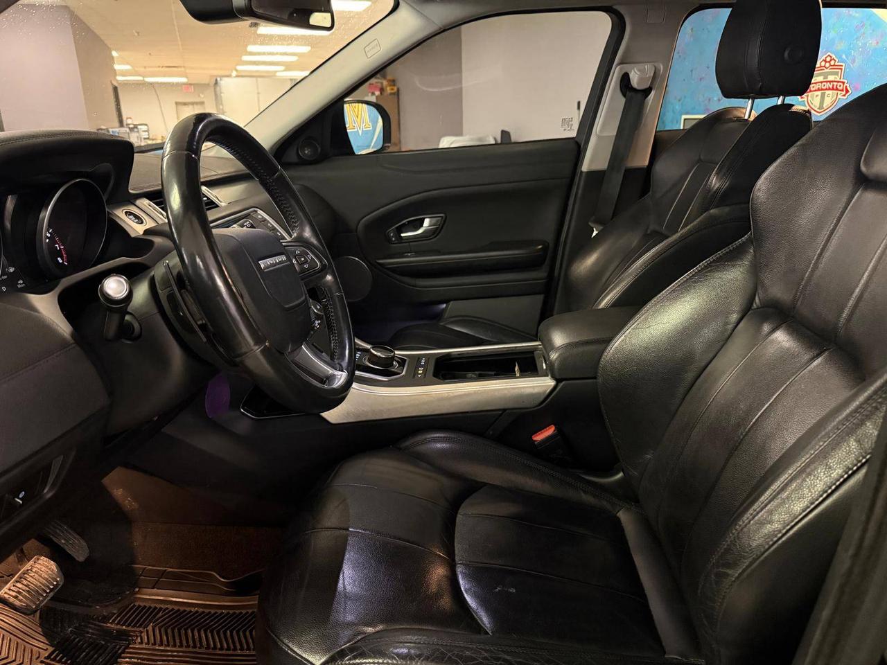 2017 Land Rover Evoque 5DR HB SE Photo