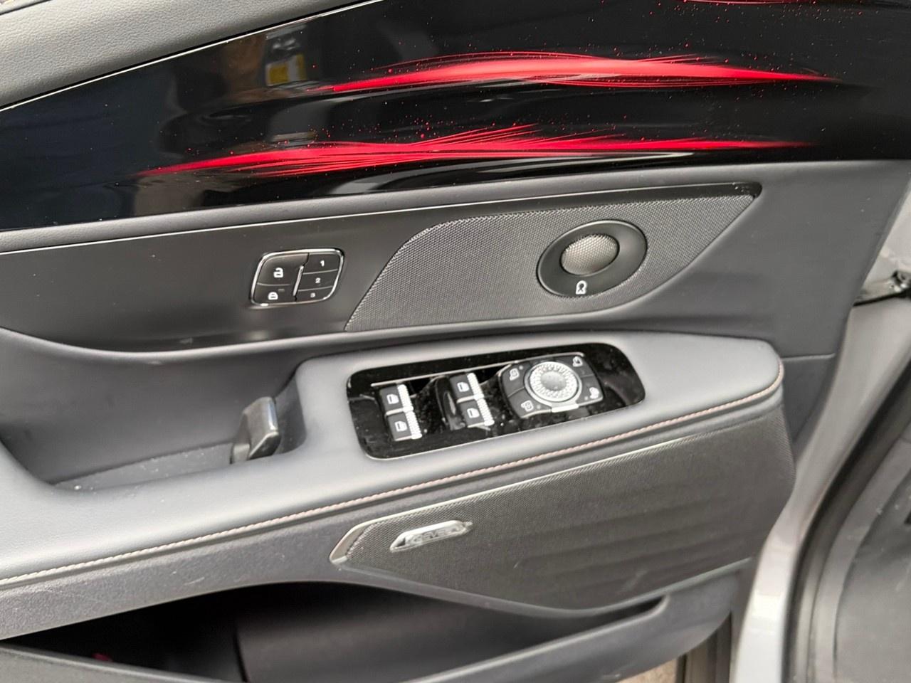 2025 Lincoln Nautilus Reserve AWD Photo