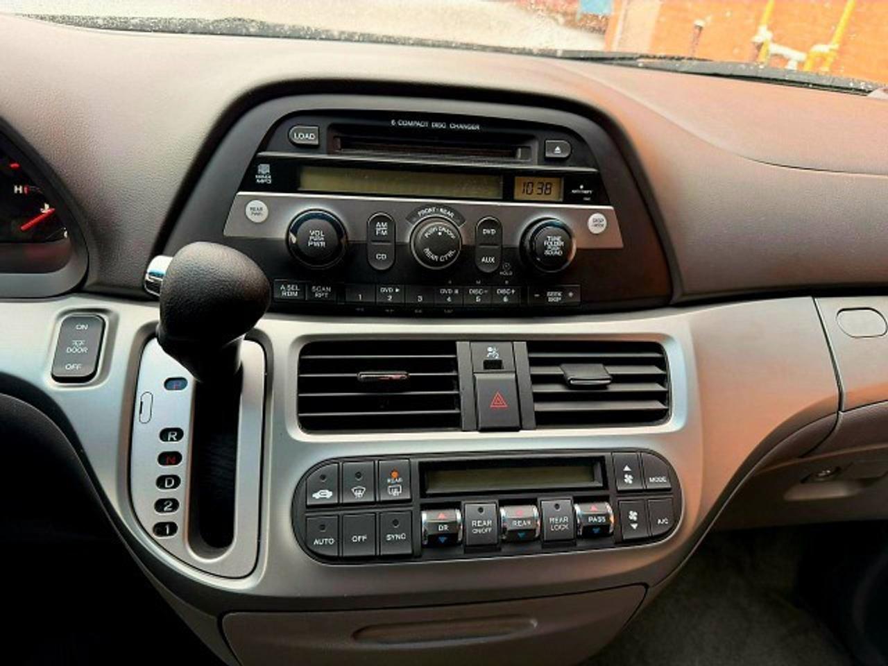 2010 Honda Odyssey SE Photo