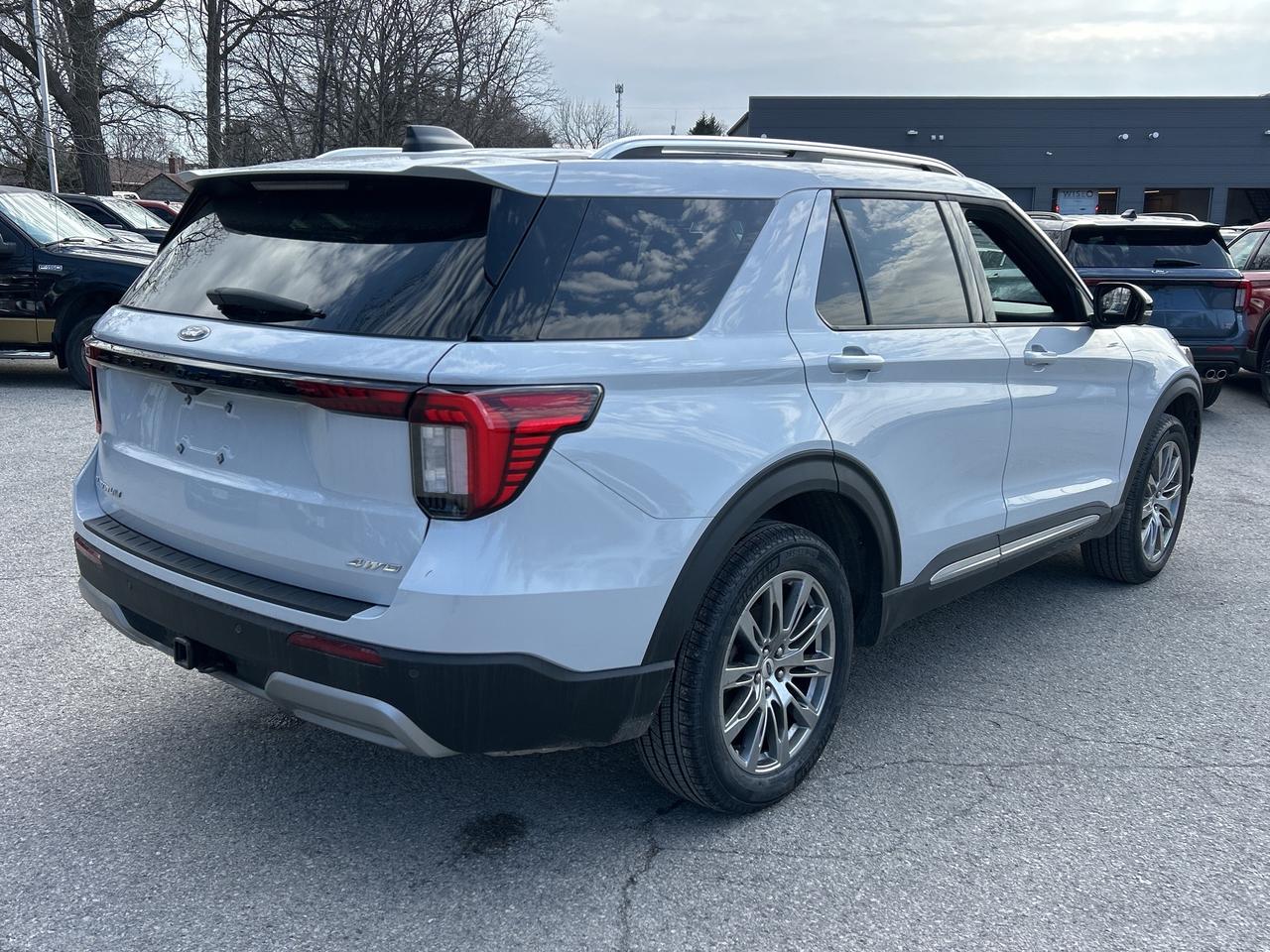 2026 Ford Explorer Platinum 4WD Photo4