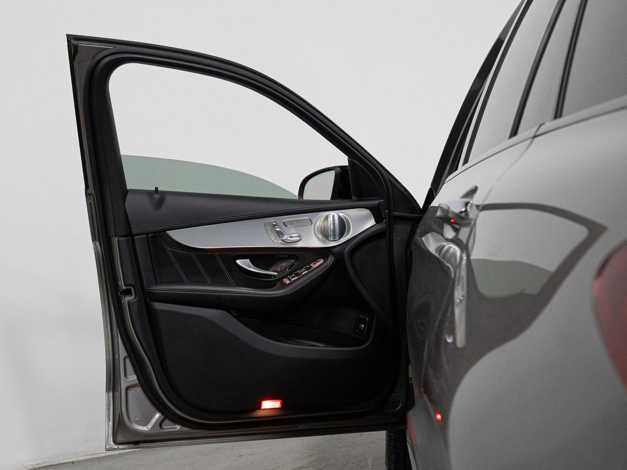 2019 Mercedes-Benz GLC 63 S | CARBON FIBRE | NIGHT PKG | 21 IN Photo4