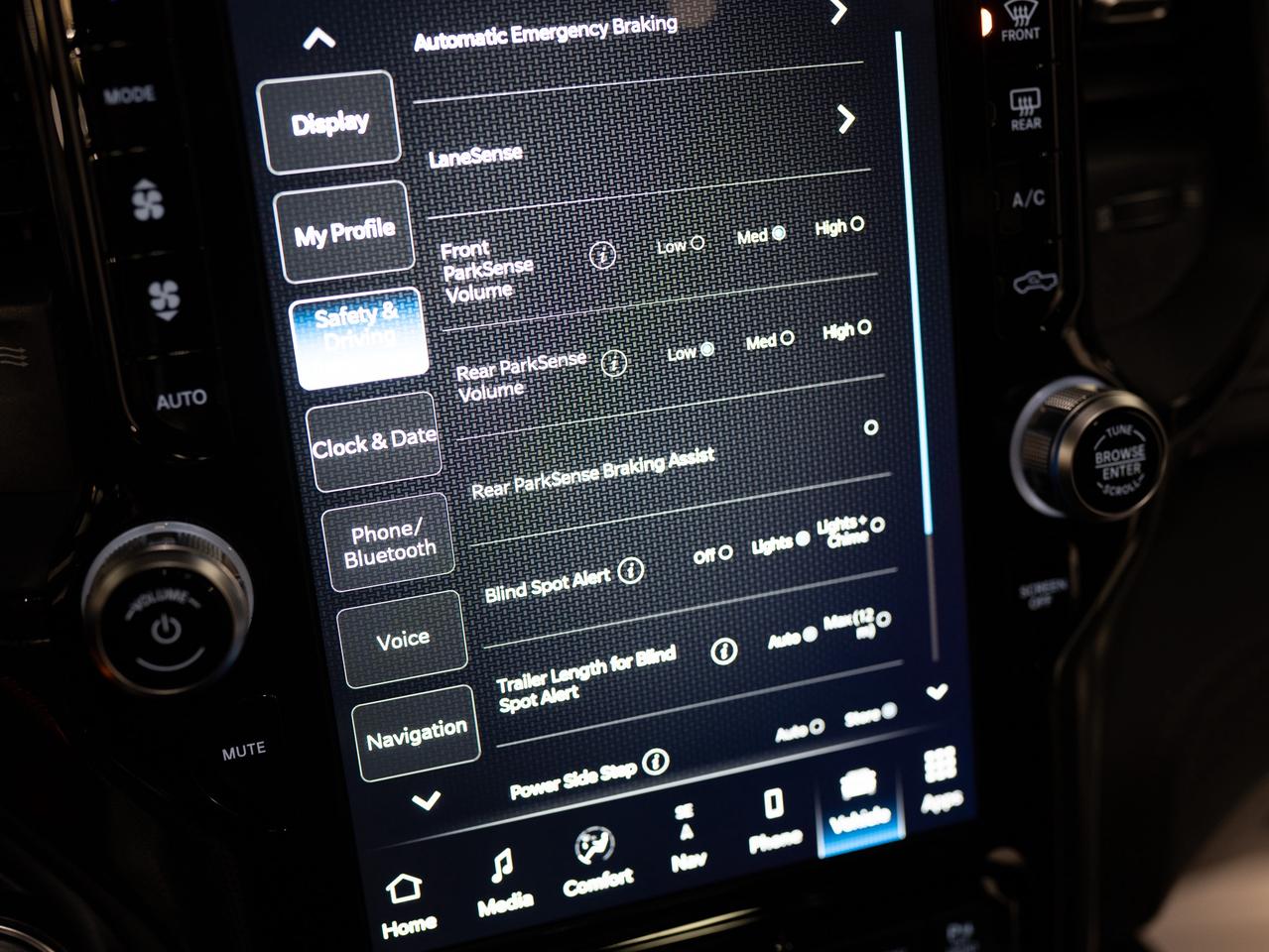 2023 RAM 1500 LIMITED | CREW CAB | NIGHT EDITION | TRAILER TOW Photo