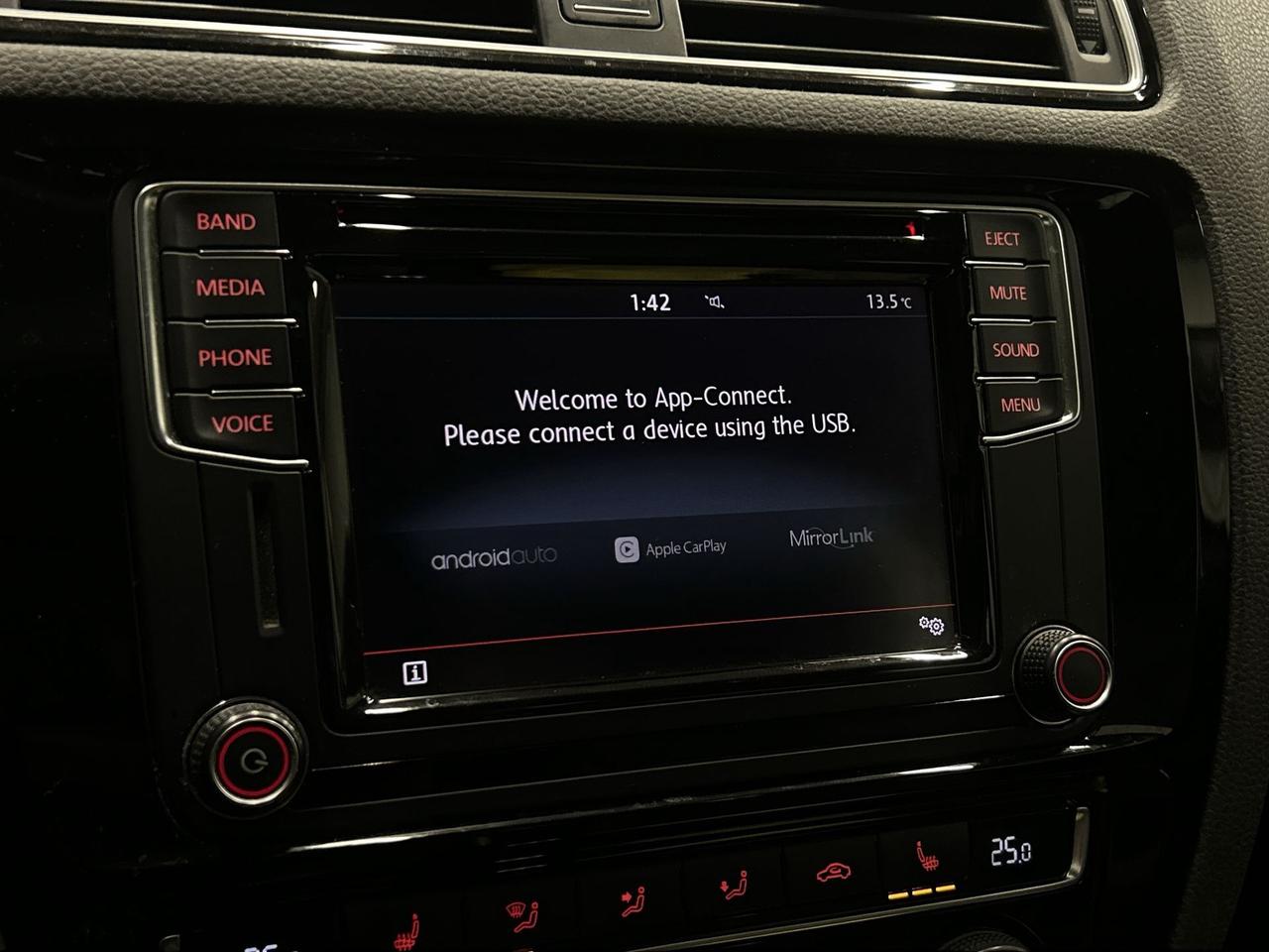 2017 Volkswagen Jetta HIGHLINE | HTD LEATHER |SUNROOF | CARPLAY | CRUISE Photo