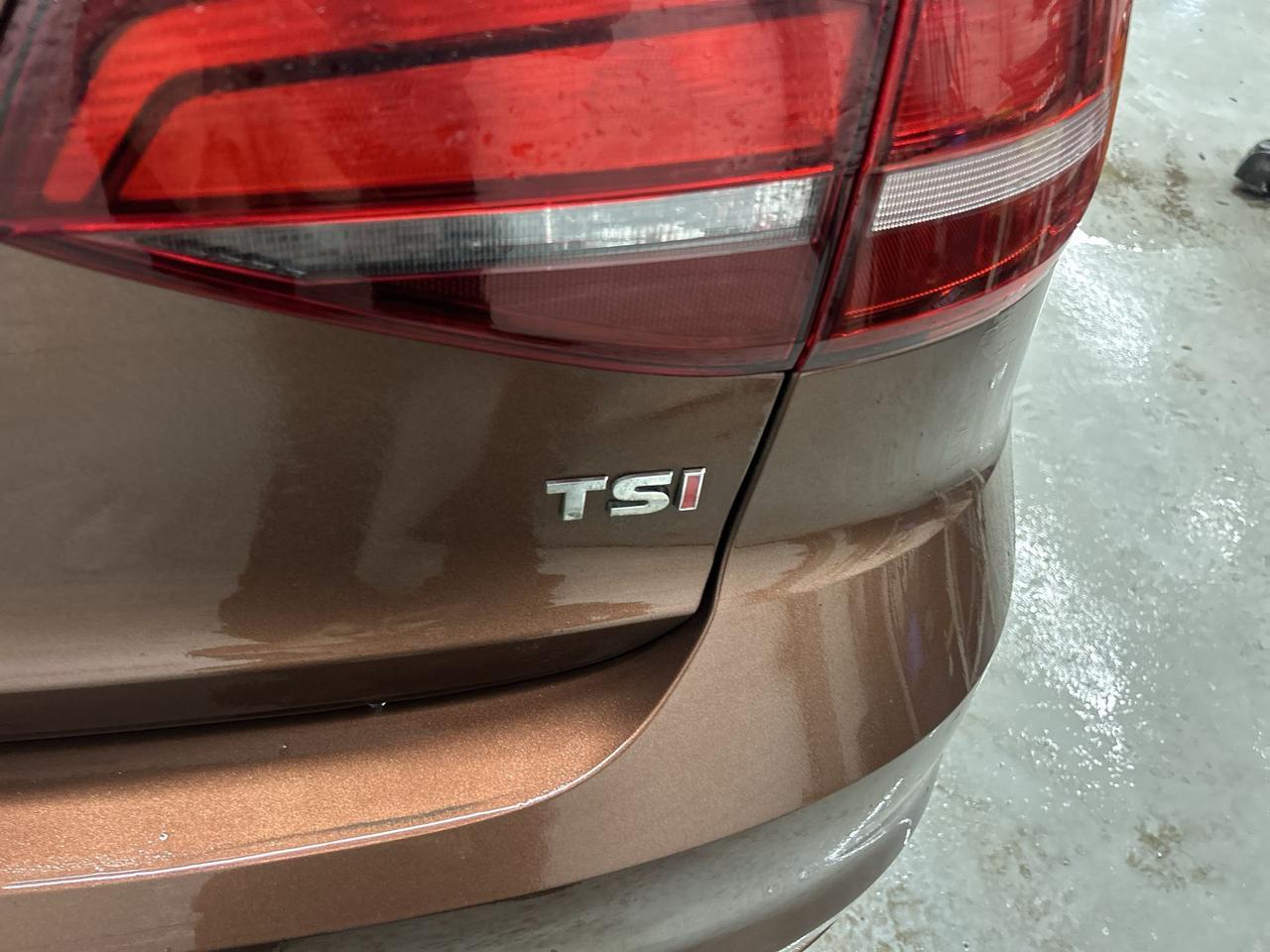 2017 Volkswagen Jetta HIGHLINE | HTD LEATHER |SUNROOF | CARPLAY | CRUISE Photo