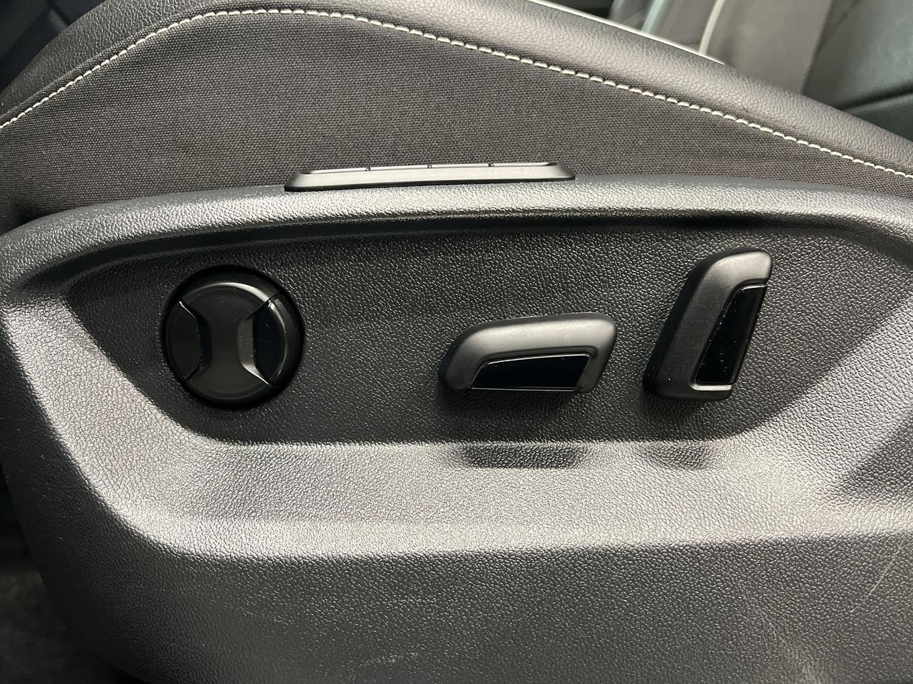 2024 Volkswagen Tiguan HIGHLINE RLINE AWD | COOLED LEATHER | PANO ROOF Photo