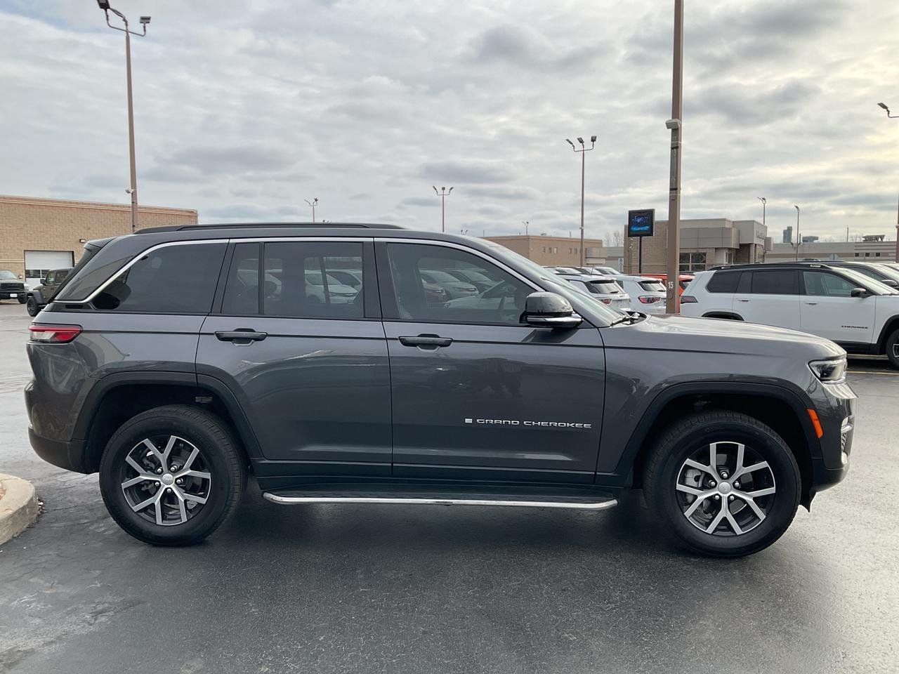 2025 Jeep Grand Cherokee  Photo