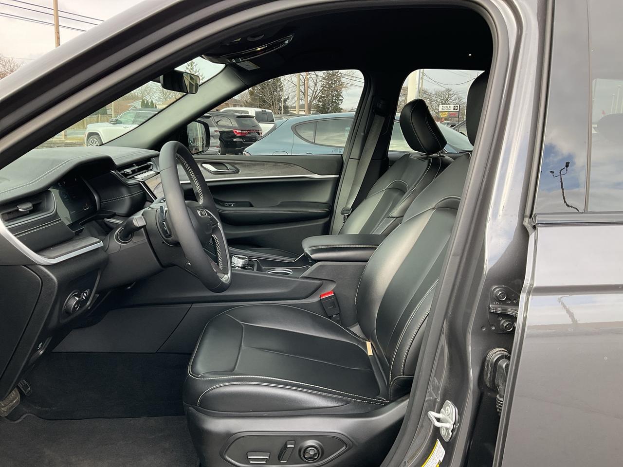 2025 Jeep Grand Cherokee  Photo