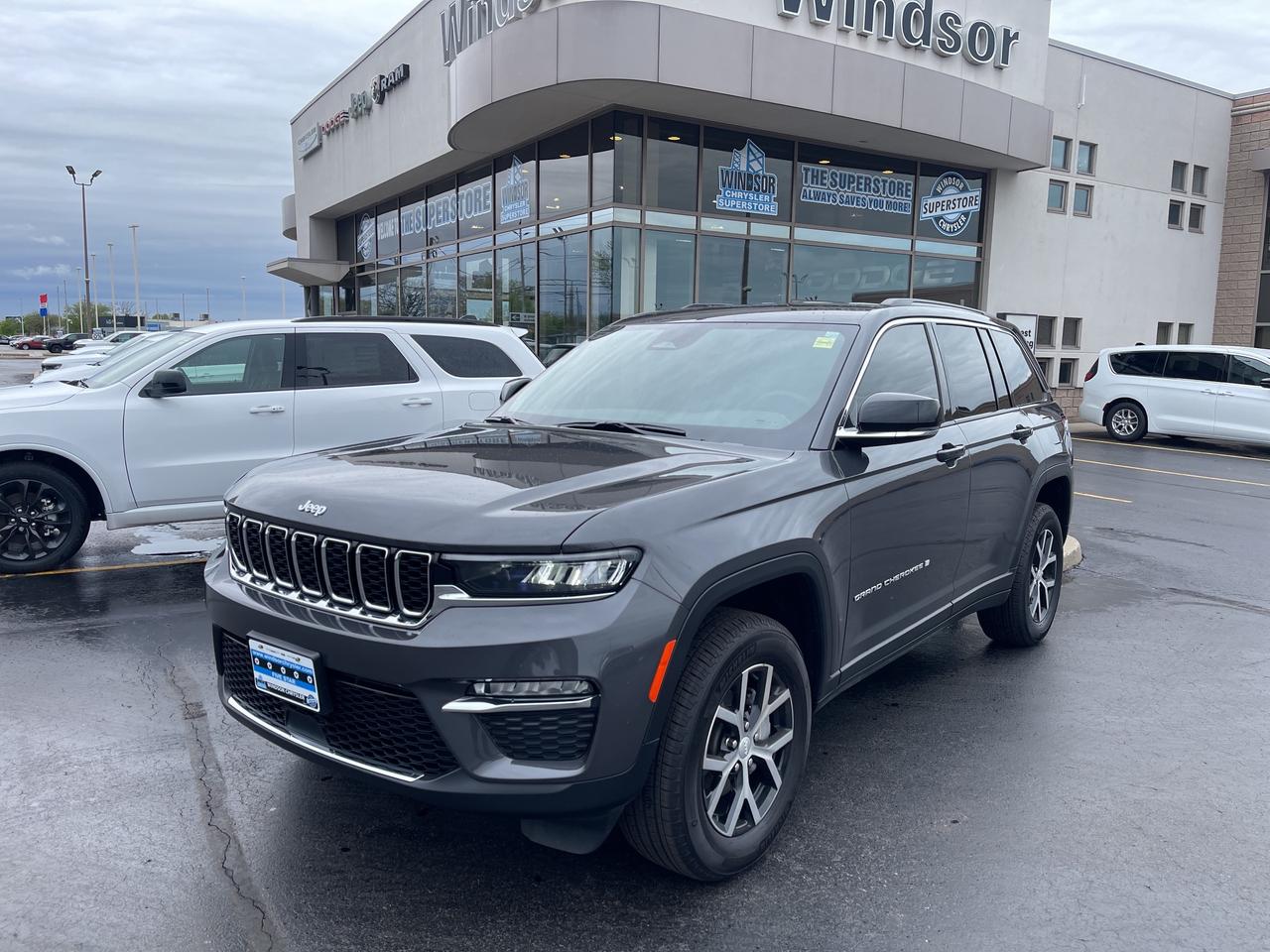 2025 Jeep Grand Cherokee NAV / LEATHER / HEATED SEATES / REMOTE START Photo