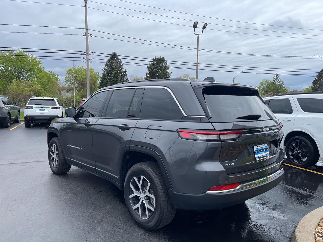 2025 Jeep Grand Cherokee NAV / LEATHER / HEATED SEATES / REMOTE START Photo