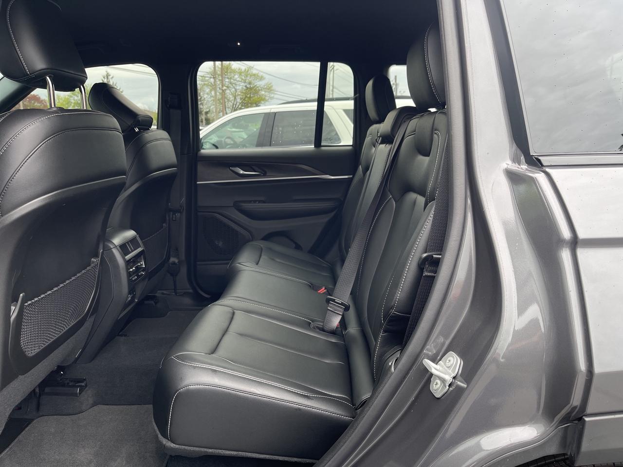 2025 Jeep Grand Cherokee NAV / LEATHER / HEATED SEATES / REMOTE START Photo