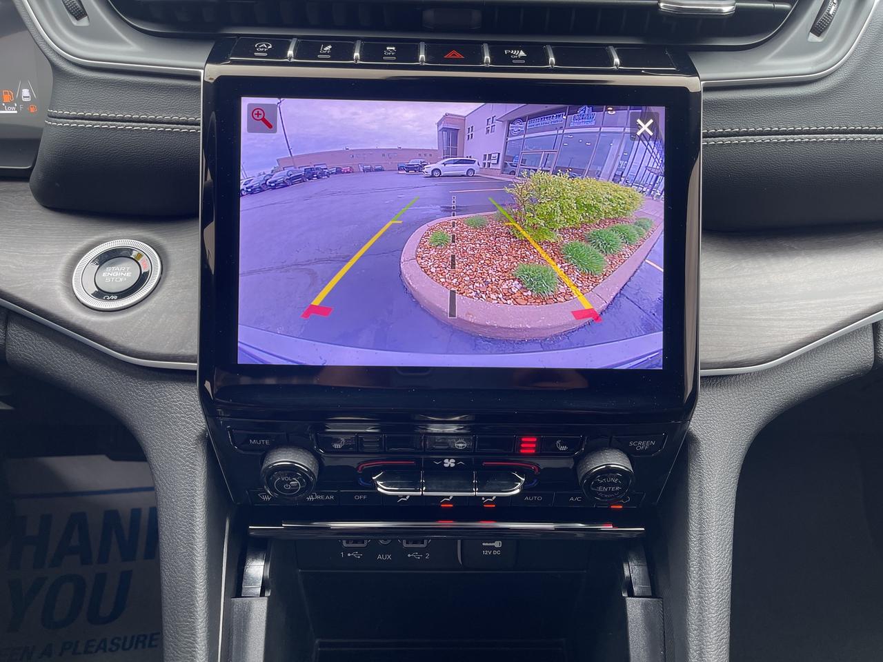 2025 Jeep Grand Cherokee NAV / LEATHER / HEATED SEATES / REMOTE START Photo