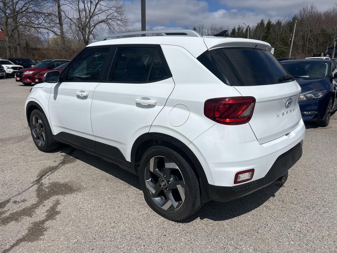 2021 Hyundai Venue TREND, CLEAN CARFAX, HEATED SEATS & STEERING WHEEL - Photo #4