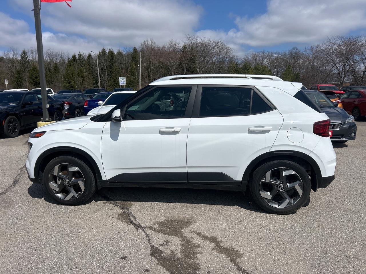 2021 Hyundai Venue TREND, CLEAN CARFAX, HEATED SEATS & STEERING WHEEL - Photo #3