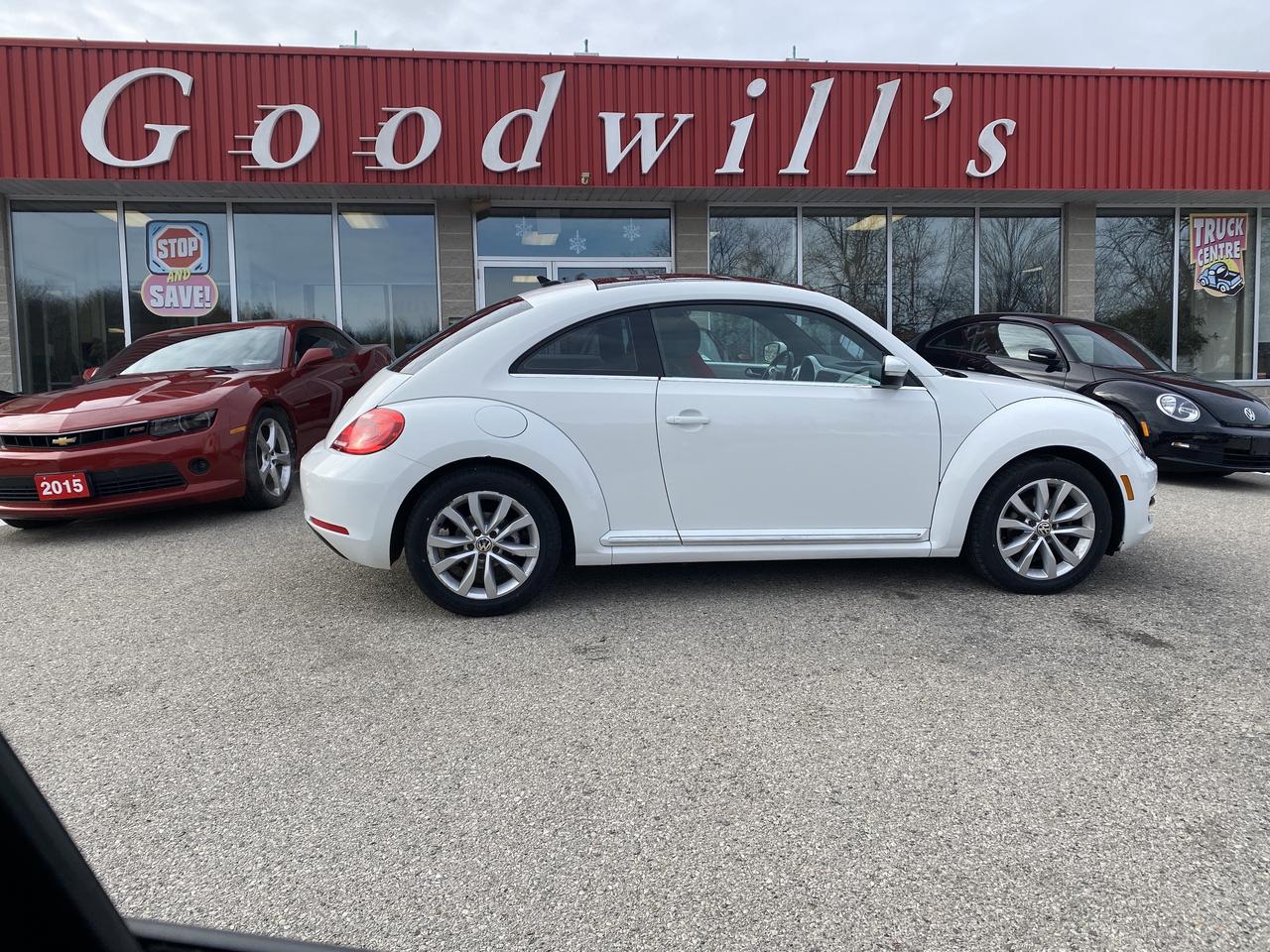 2015 Volkswagen Beetle Coupe COMFORTLINE, HEATED LEATHER, SUNROOF! - Photo #1