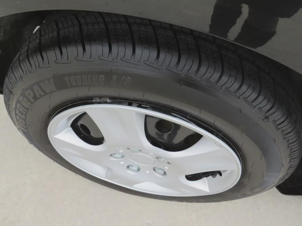 2013 Ford Fiesta SE | Safety Certified | Automatic | AC | Power Locks | Power Windows | Bluetooth | CD Player | Photo