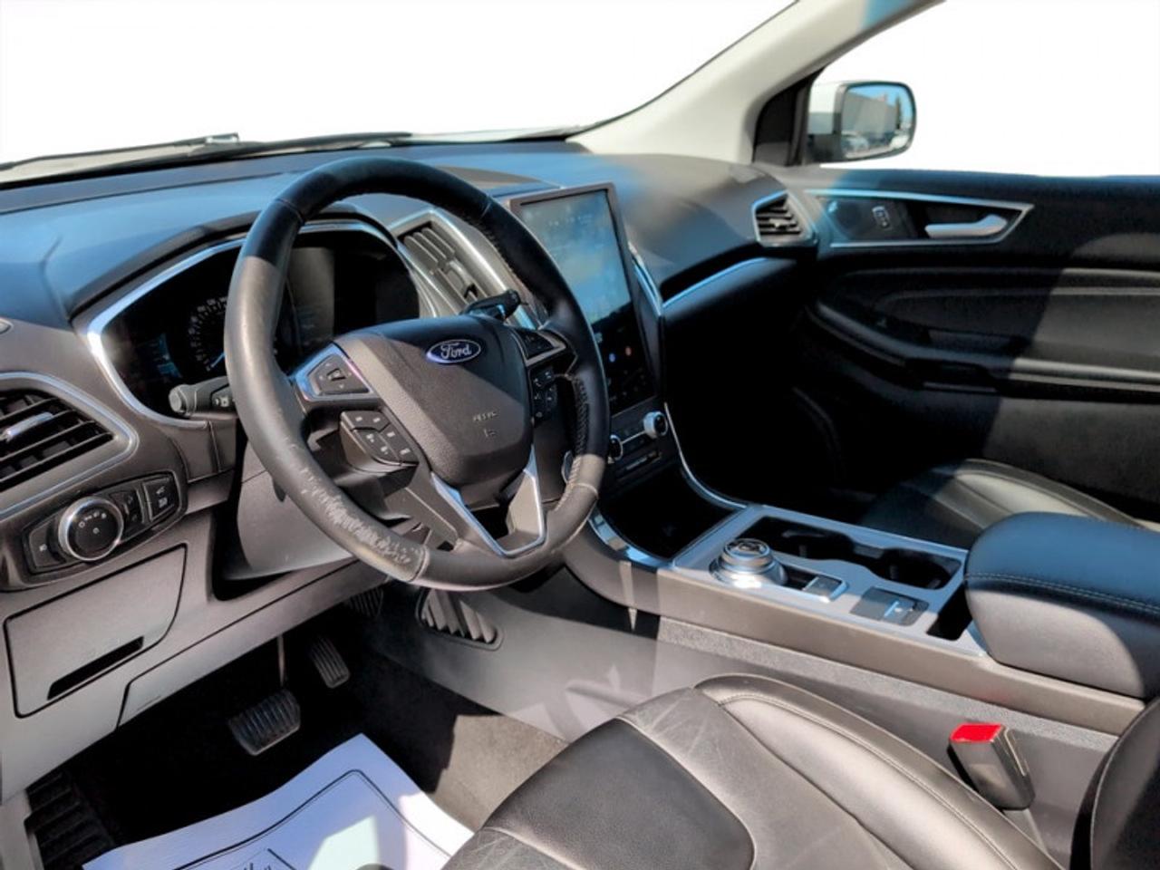 2021 Ford Edge Titanium  **LEATHER - PANO ROOF** Photo