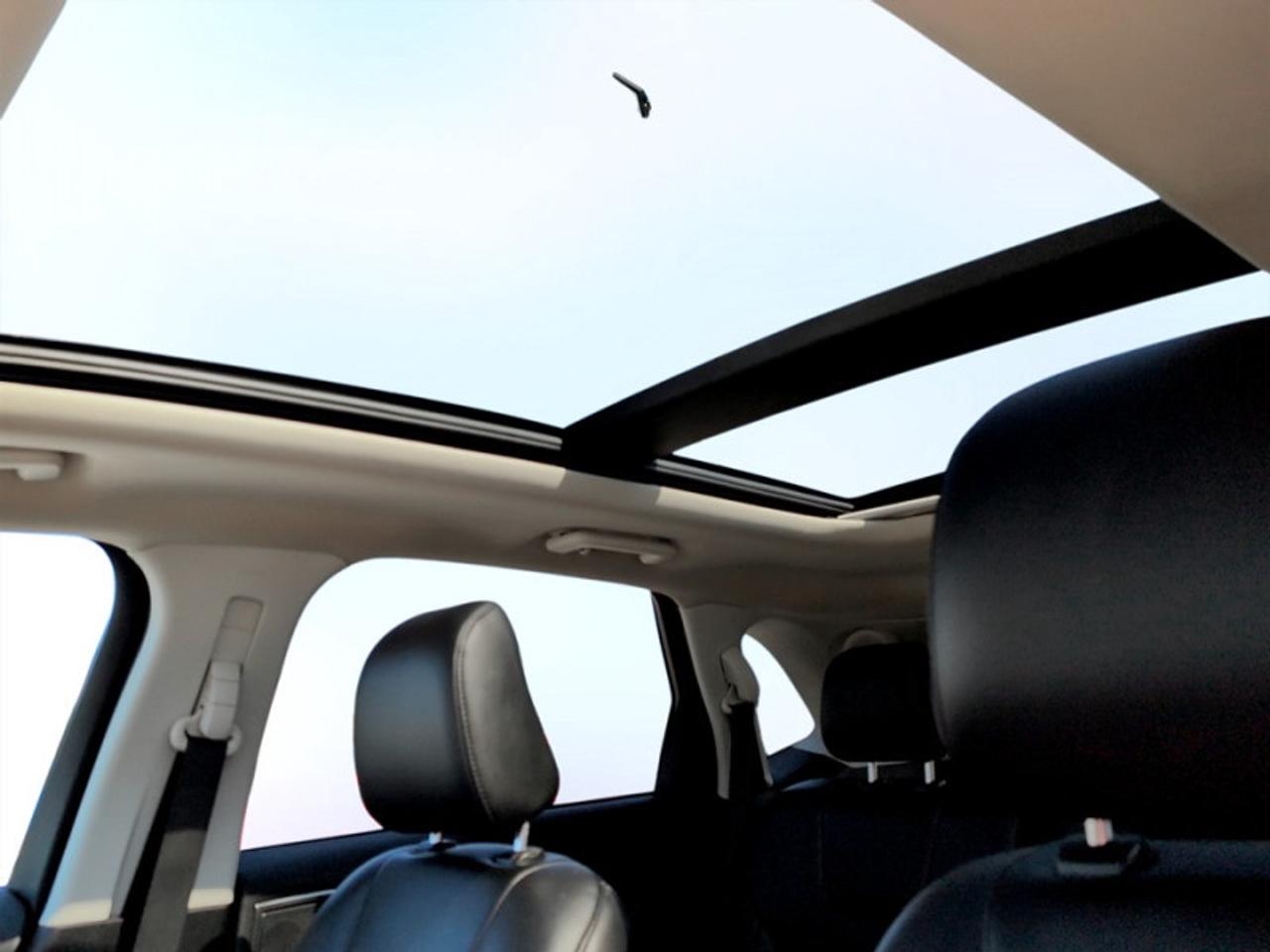 2021 Ford Edge Titanium  **LEATHER - PANO ROOF** Photo
