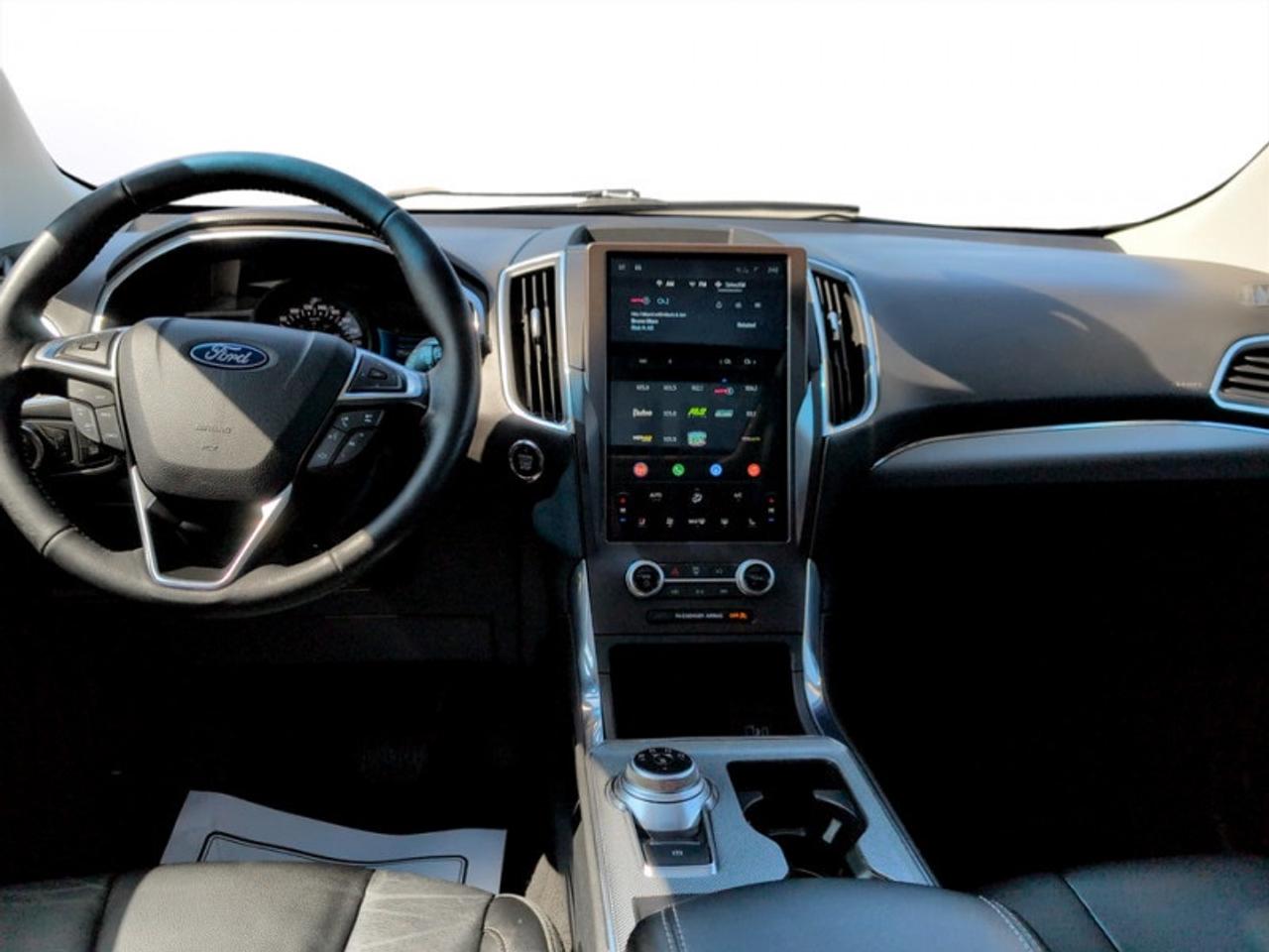 2021 Ford Edge Titanium  **LEATHER - PANO ROOF** Photo