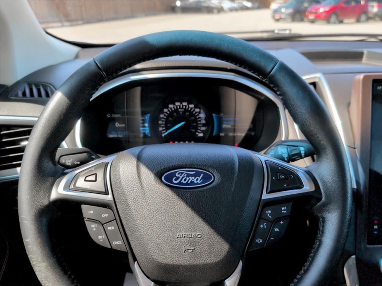 2021 Ford Edge Titanium  **LEATHER - PANO ROOF** Photo