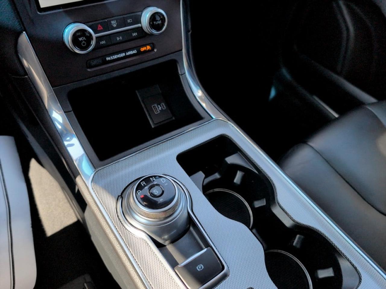 2021 Ford Edge Titanium  **LEATHER - PANO ROOF** Photo