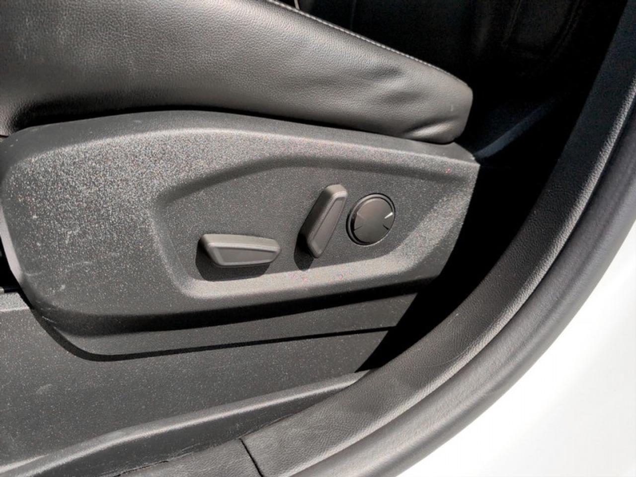 2021 Ford Edge Titanium  **LEATHER - PANO ROOF** Photo