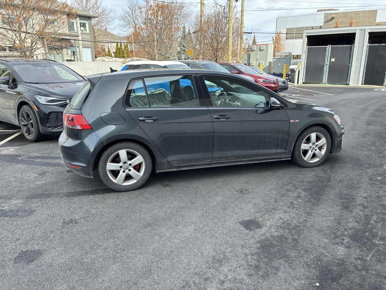 2015 Volkswagen Golf Autobahn - 6SPD, LEATHER, SUNROOF, HEATED SEATS!!! Photo8