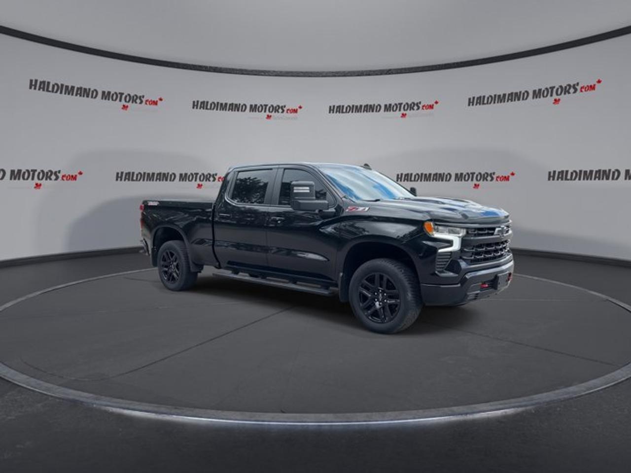 2022 Chevrolet Silverado 1500 LT Trail Boss Crew Cab 4WD | Heated Steering | No accidents Photo
