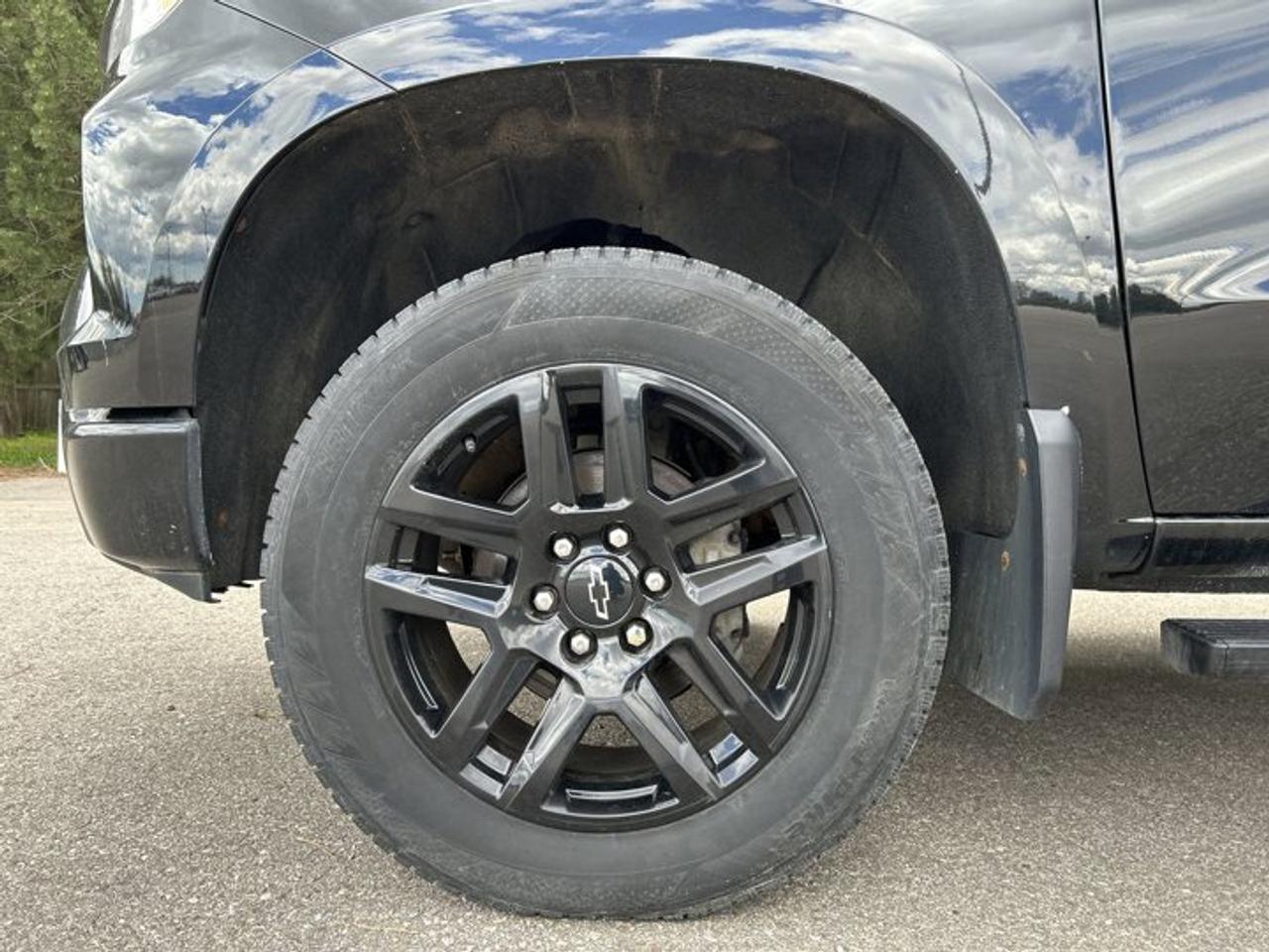 2022 Chevrolet Silverado 1500 LT Trail Boss Crew Cab 4WD | Heated Steering | No accidents Photo