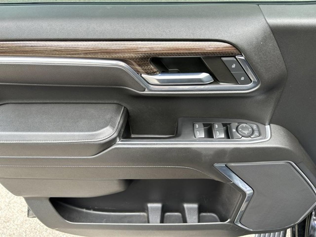 2022 Chevrolet Silverado 1500 LT Trail Boss Crew Cab 4WD | Heated Steering | No accidents Photo